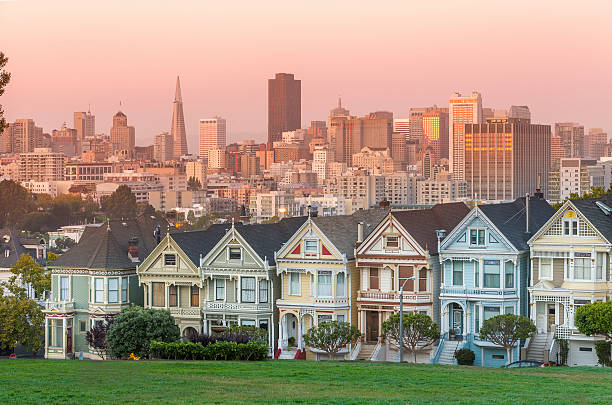 istock Alamo square and Painted Ladies with San Francisco skyline 487568872