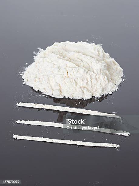 코카인 검정색 배경의 코카인에 대한 스톡 사진 및 기타 이미지 - 코카인, 선, 0명