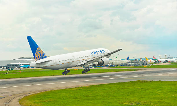 United Airlines lądowanie na lotnisku Londyn Heathrow Airport – zdjęcie