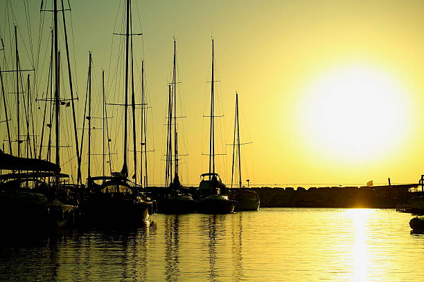 veleros - sailboat sunset tel aviv sea ストックフォトと画像