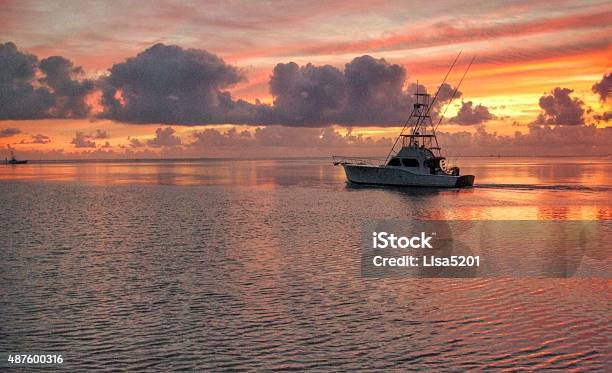 Angelcharter Abfahrt Stockfoto und mehr Bilder von Fischen - Fischen, Fischereiindustrie, Sonnenuntergang