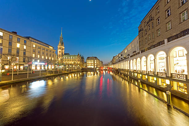 istock Townhall and Alsterfleet at night 487607421