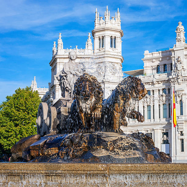 istock Famous Cibeles Palace and fountain 487609127
