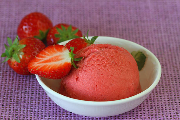 istock Strawberry sorbet and fresh strawberry 487609333
