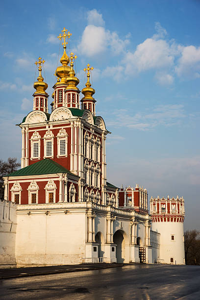 convento de novodevichy no início da manhã - novodevichy convent imagens e fotografias de stock