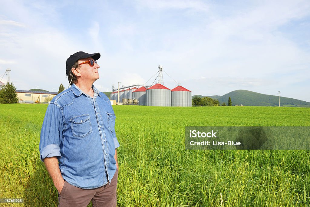 Фермер в сельской местности - Стоковые фото А�гроном роялти-фри