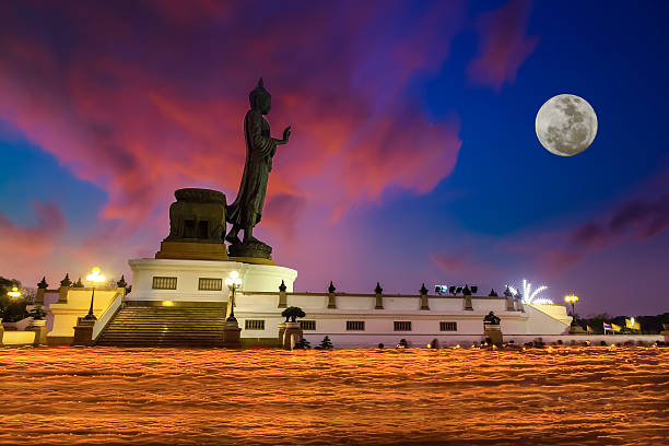 antigua - buddhist puja fotografías e imágenes de stock