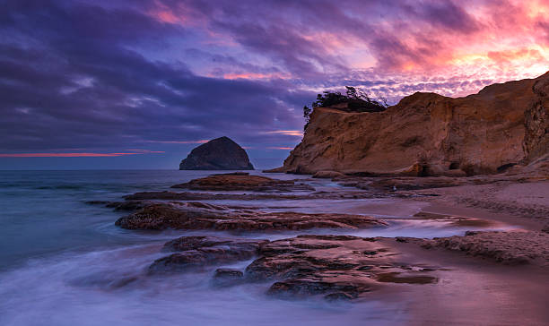 istock Sunset Colors at the Ocean 487627450