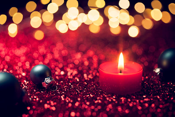 istock Red Christmas - Candle Light Bokeh Defocused Decoration Gold 487635504