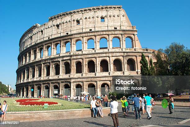 Touristen Im Coliseum Stockfoto und mehr Bilder von Amphitheater - Amphitheater, Antike Kultur, Antiker Gegenstand
