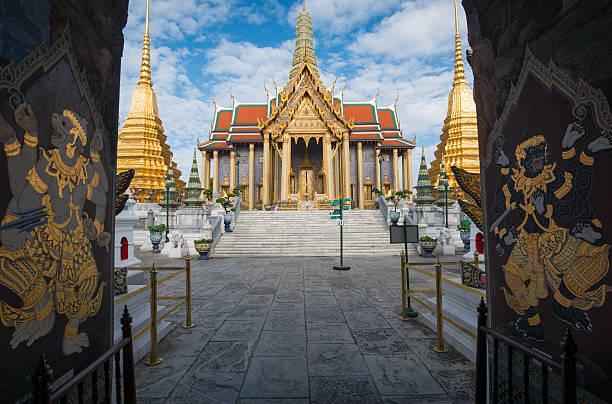 istock Thai Muralist in Royal Grand Palace 487655756