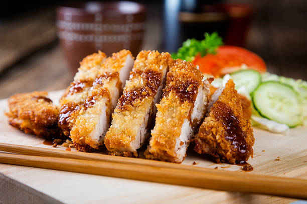 japanische speisen schweinefleisch tonkatsu - tonkatsu stock-fotos und bilder