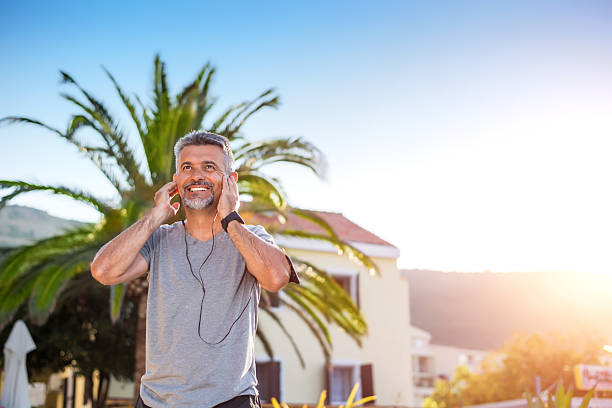 istock Exercising man outdoors 487673412