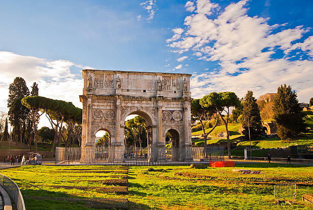 istock Tourists walking near Constantine's arc in Rome 487689601