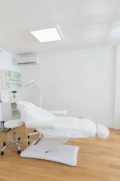 istock Treatment room in beauty clinic 487692768