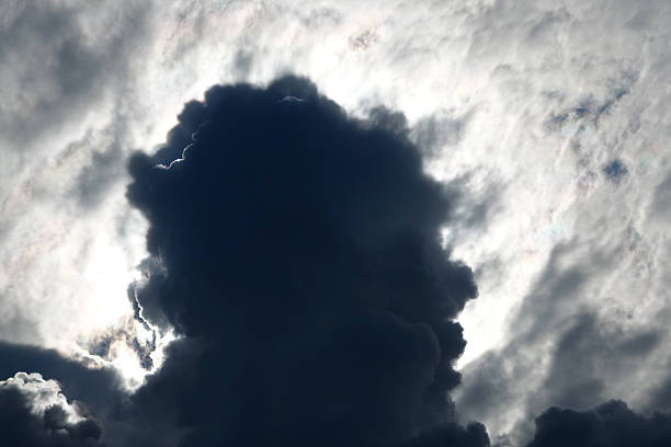 ダークモンスター in the sky - lightning storm natural disaster cloud ストックフォトと画像