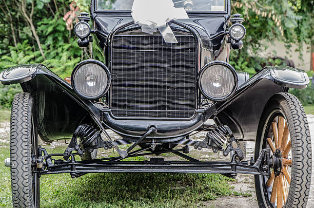 istock Front of an old antique car 487719138