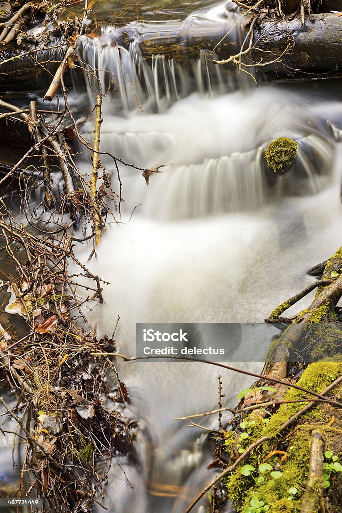 Kleiner Wasserfall - Lizenzfrei Anhöhe Stock-Foto