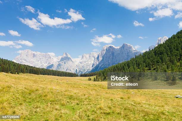 Hermosa Panorama Alpino Foto de stock y más banco de imágenes de 2015 - 2015, Aire libre, Alpes Dolomíticos