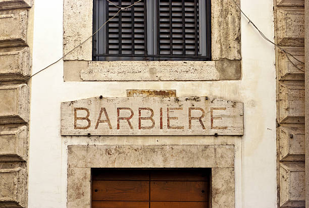 Su Roma: Antico sui viaggi aerei Barbiere ingresso, Via dei Portoghesi, bellezza, Italia - foto stock