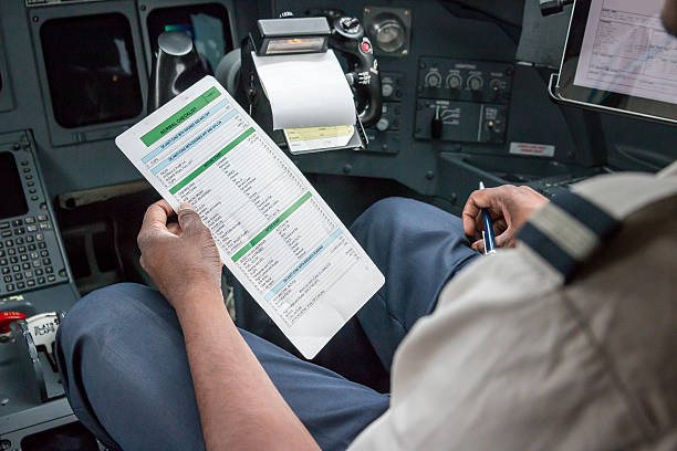 파일럿 독서모드 점검목록 - cockpit pilot airplane aerospace industry 뉴스 사진 이미지