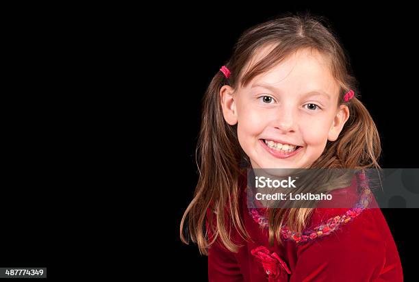 Lächelnd Junges Mädchen Stockfoto und mehr Bilder von Blick in die Kamera - Blick in die Kamera, Braunes Haar, Ein Mädchen allein