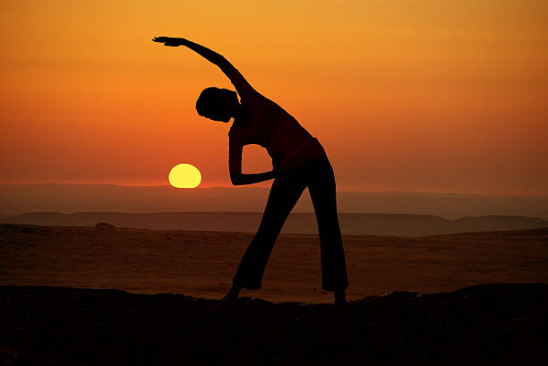 Outdoor sunrise yoga girl Girl practicing yoga at sunrise, outdoor sun yoga stock pictures, royalty-free photos & images