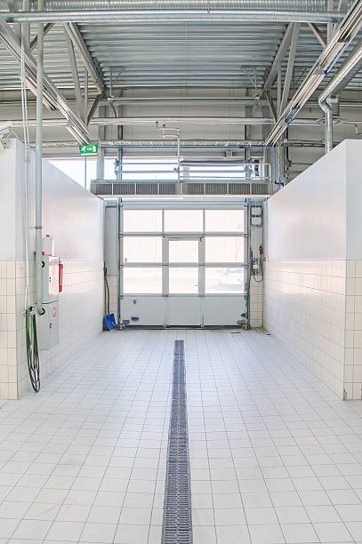 istock Hand car wash facility. Entrance view. 487804811