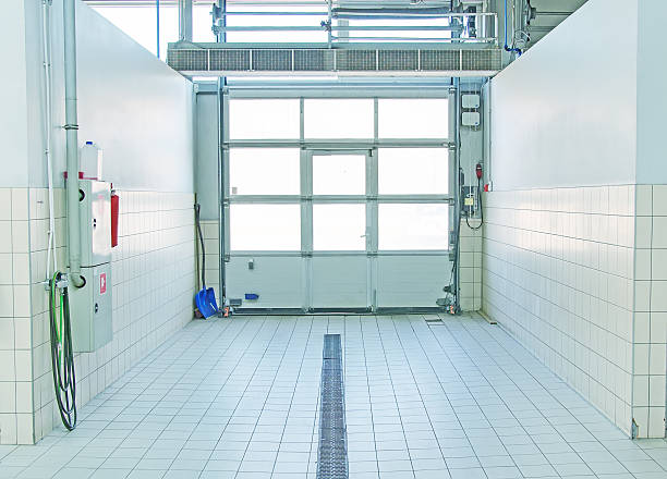istock Hand car wash facility. Entrance view. 487804897