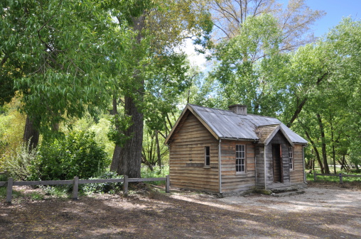 This is by far the best of the huts are in the 'Chinese Village' in Arrowtown, New Zealand. Chinese gold miners flocked to the Arrowtown area and set up a small chinese community of miners, the walk passed these homes is popular with visitors.