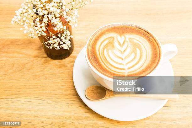 Tasse Kaffee Auf Holz Hintergrund Stockfoto und mehr Bilder von Braun - Braun, Café, Cappuccino