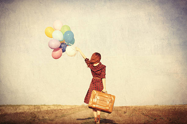 fille avec des ballons multicolores et sac - suitcase retro revival women old fashioned photos et images de collection