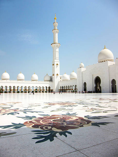 istock The Grand Mosque on sunshine day 487828617