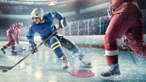 jogadores de hóquei no gelo em acção - clothing team sport serious viewpoint imagens e fotografias de stock
