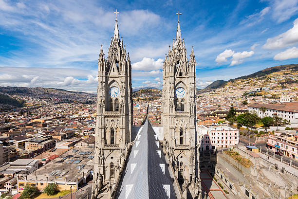 basilica del voto nacional in quito, ecuador - basilika stock-fotos und bilder