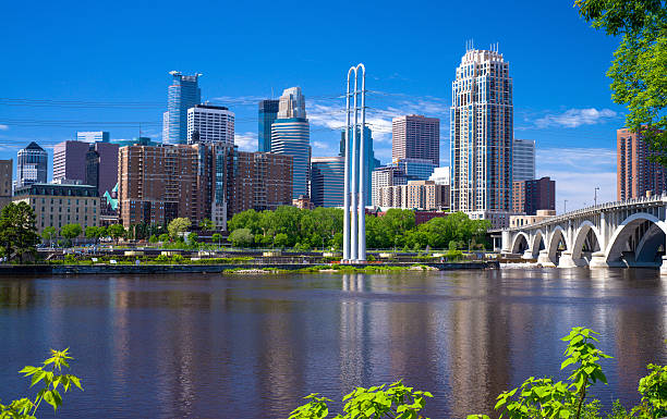 mississippi river, minneapolis skyline the mississippi river flows southward over st. anthony falls, and by the minneapolis skyline, on its way to the gulf of mexico. minneapolis stock pictures, royalty-free photos & images