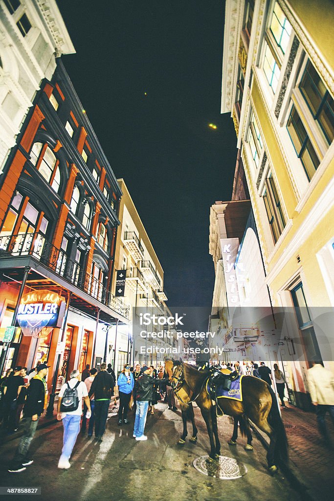 Multitud de Bourbon Street. - Foto de stock de Aire libre libre de derechos