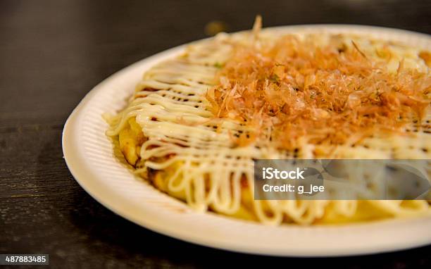 Foto de Okonomiyaki No Plate3 e mais fotos de stock de Adulação - Adulação, Almoço, Assado