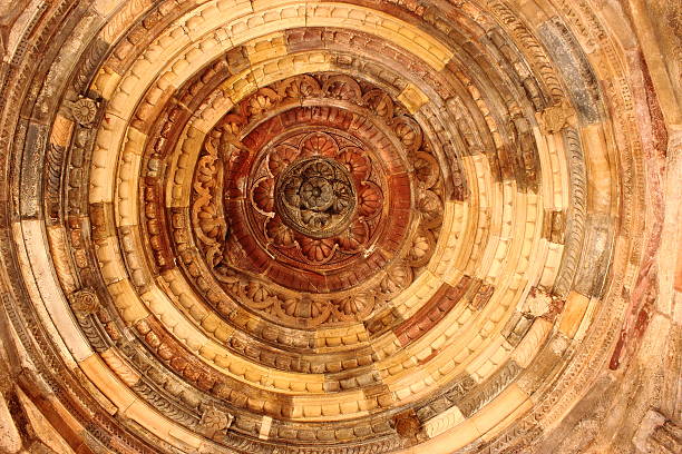 istock Architectural details of ceiling at Qutub Minar 487884093