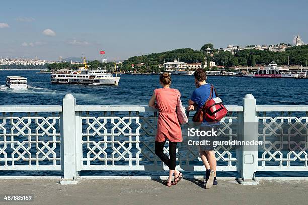 Galatabrücke Um Die Landschaft Und Den Seeverkehr Touristen Stockfoto und mehr Bilder von Alt