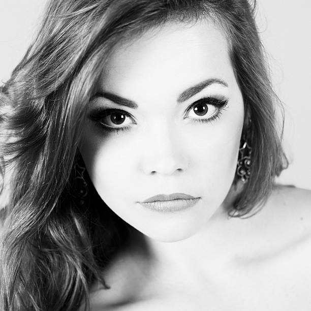 istock Attractive young girl 487900661