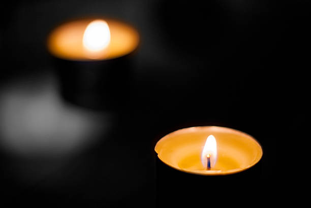 bougie - tea light votive candle candle candlelight photos et images de collection