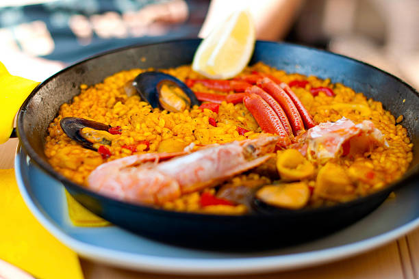 istock Seafood paella in black pan 487904281