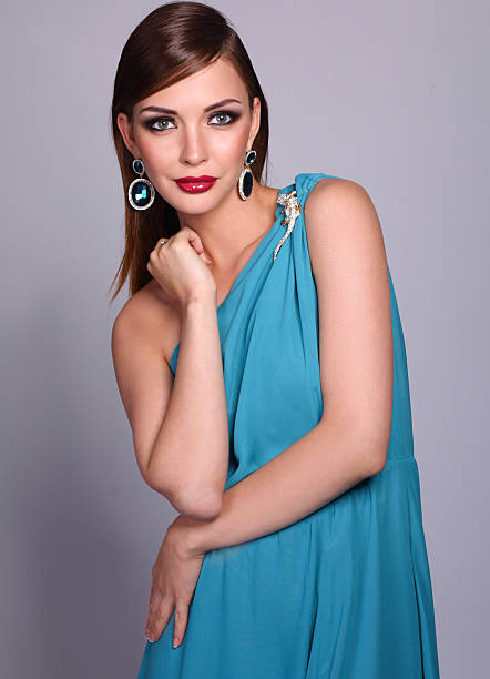 istock Beautiful woman with evening make-up 487912498