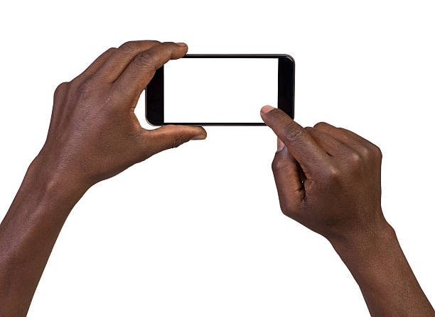 hombre tomando una foto usando un teléfono inteligente - mano fotos fotografías e imágenes de stock