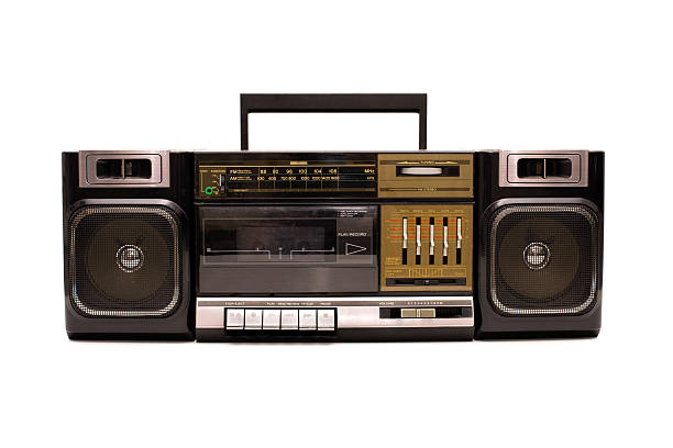 portátil e preto ghetto blaster, com fundo branco - personal cassette player - fotografias e filmes do acervo