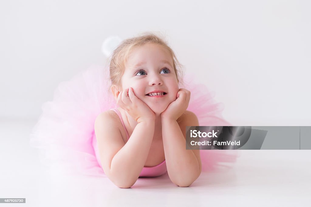 Kleine schöne ballerina in Rosa Ballettröckchen - Lizenzfrei Kind Stock-Foto