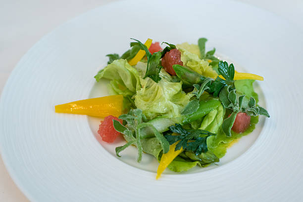ensalada verde - dieta de 1000 calorias fotografías e imágenes de stock