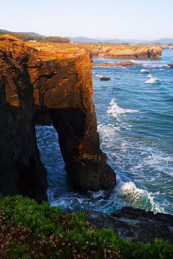 Arco Natural con rocas en la playa como Catedrais photo