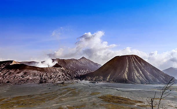 bromo - bromo crater zdjęcia i obrazy z banku zdjęć